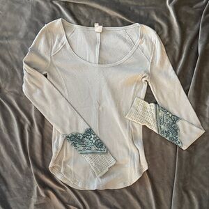 We The Free Light Green/Teal Long Sleeve Top